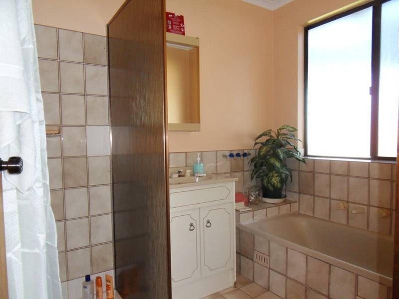 15 Cemetery Road, Callington SA 5254