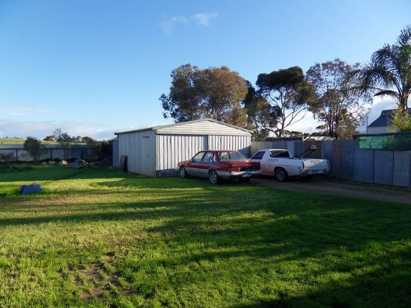 15 Cemetery Road, Callington SA 5254