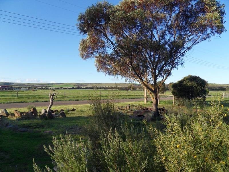 15 Cemetery Road, Callington SA 5254