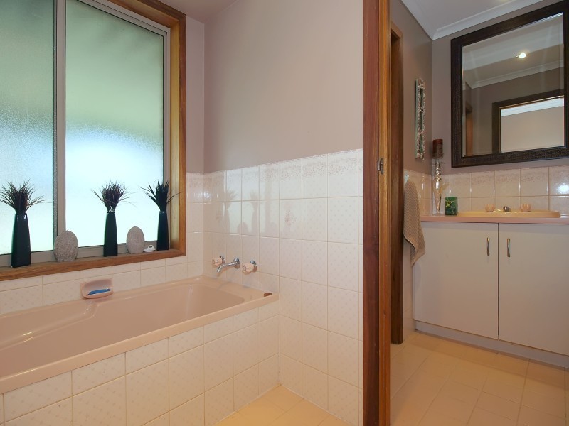 66 Grevillea Way, Woodside SA 5244