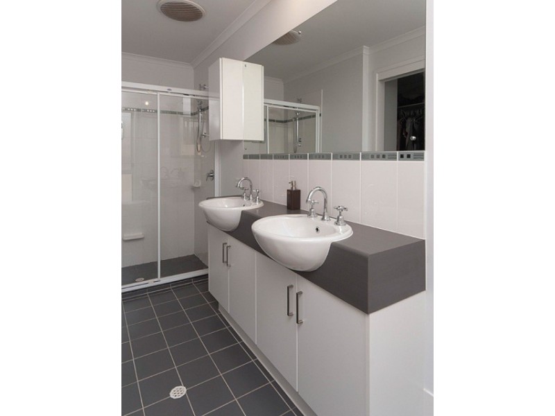 24 Tate Avenue, Mount Barker SA 5251