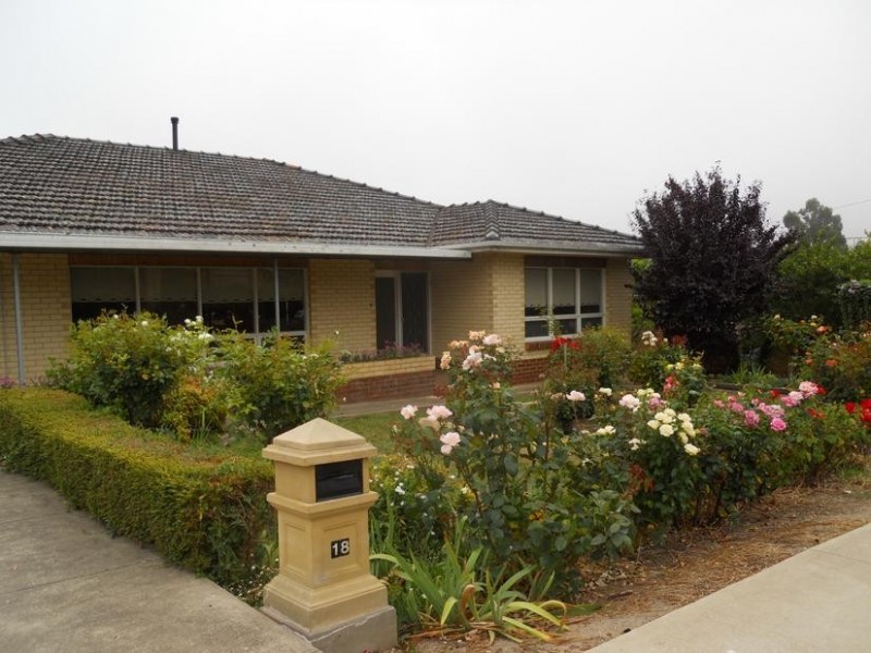 18 Hampden Road, Mount Barker SA 5251