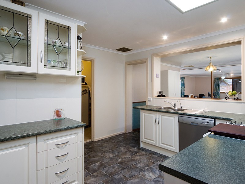 8 Valiant Court, Salisbury Heights SA 5109