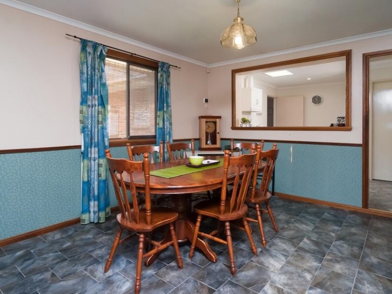 8 Valiant Court, Salisbury Heights SA 5109