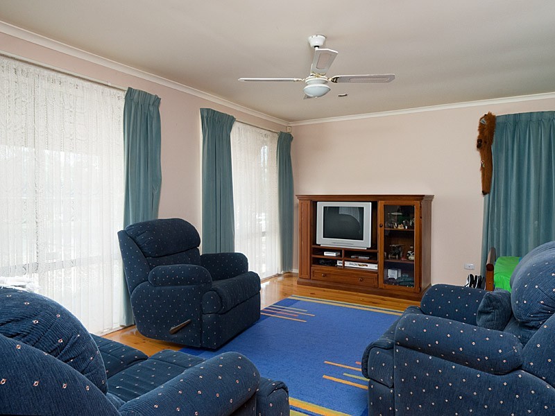 8 Valiant Court, Salisbury Heights SA 5109