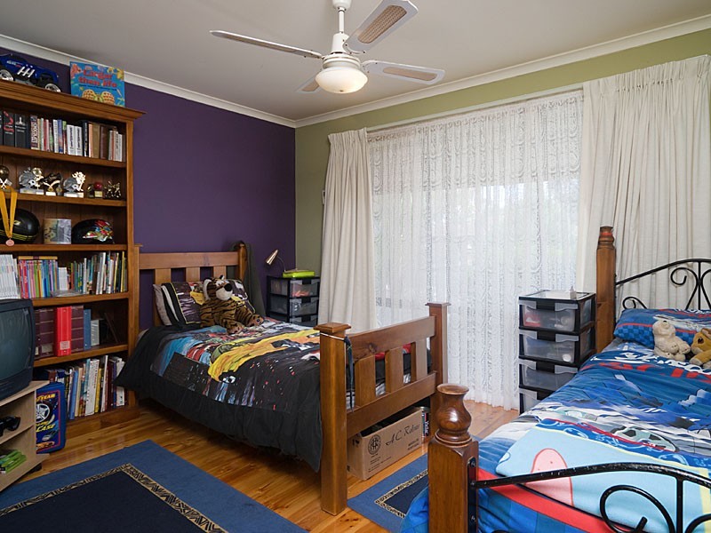 8 Valiant Court, Salisbury Heights SA 5109