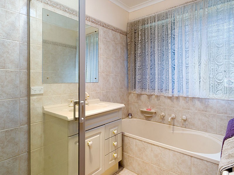 8 Valiant Court, Salisbury Heights SA 5109