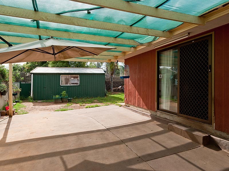 8 Valiant Court, Salisbury Heights SA 5109
