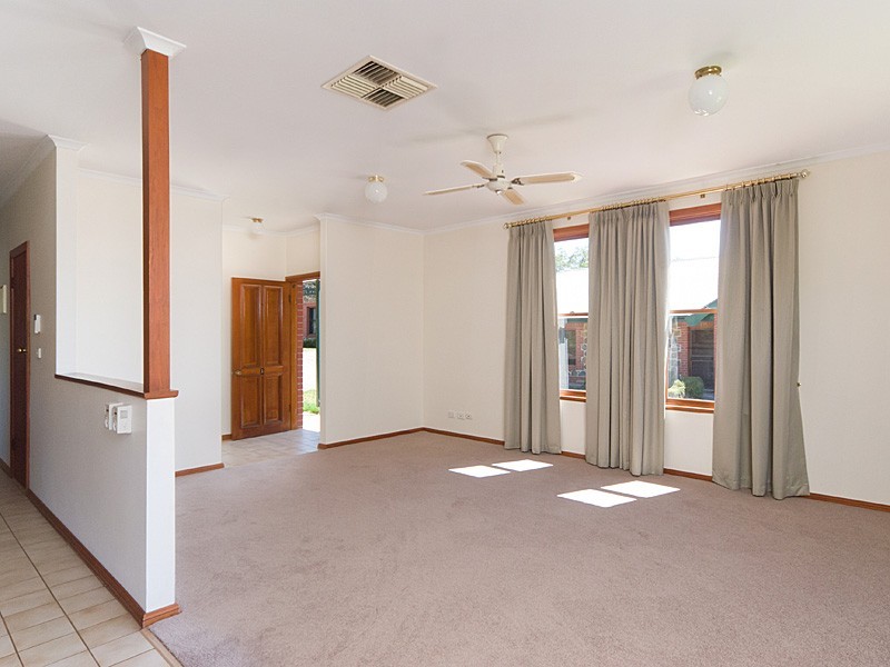 1/8 Hawthorn Road, Mount Barker SA 5251