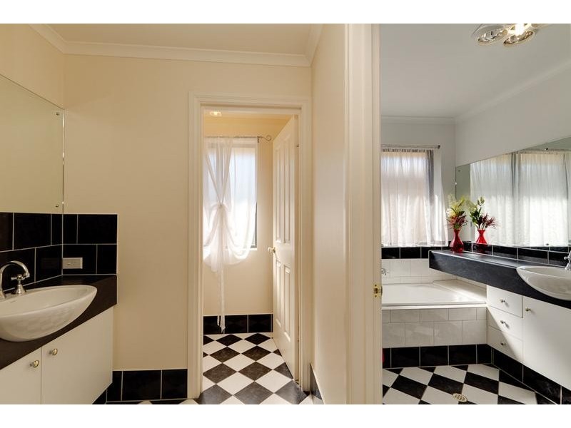 47 Waterford Avenue, Mount Barker SA 5251