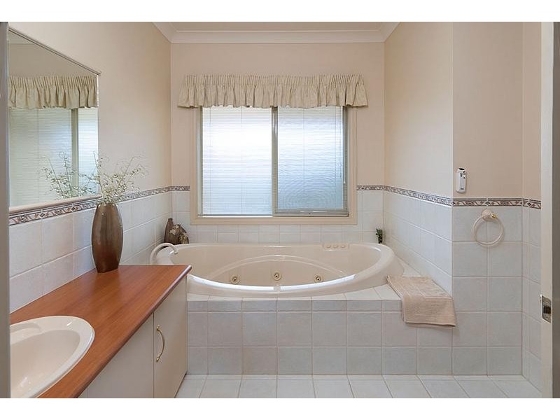 16 Tremayne Drive, Mount Barker SA 5251