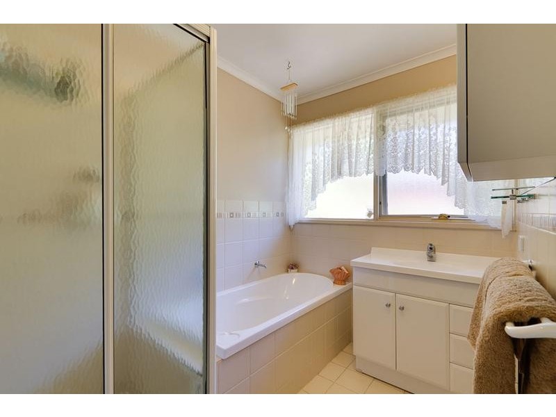 32 Bollen Road, Mount Barker SA 5251