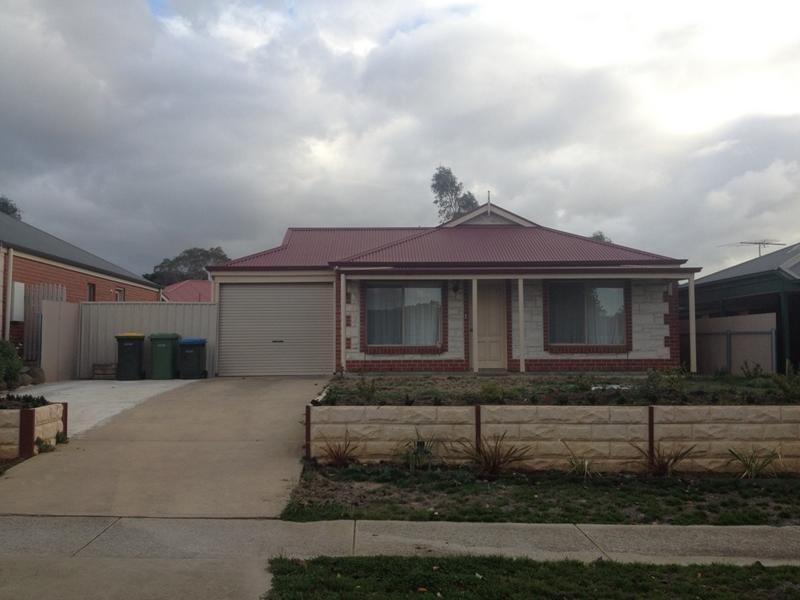 8a Sawyer Crescent, Mount Barker SA 5251