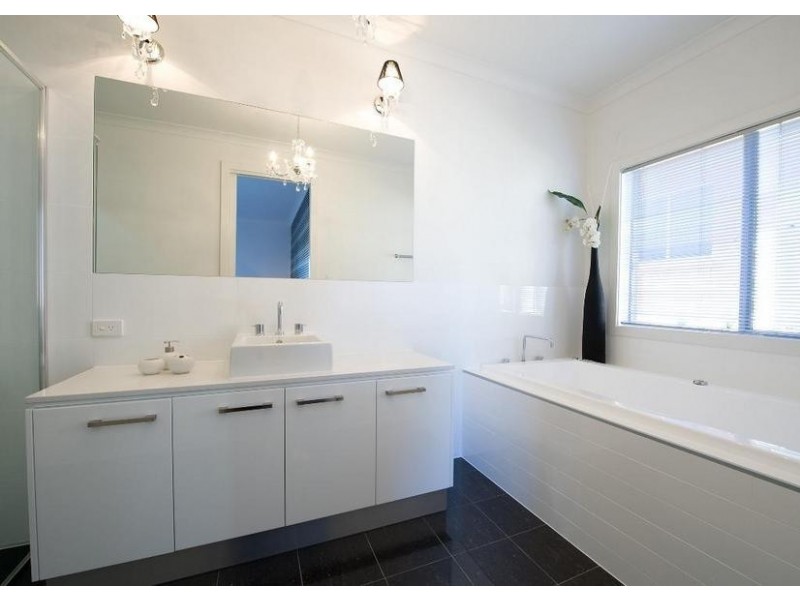 18 Greenfield Street, Mount Barker SA 5251