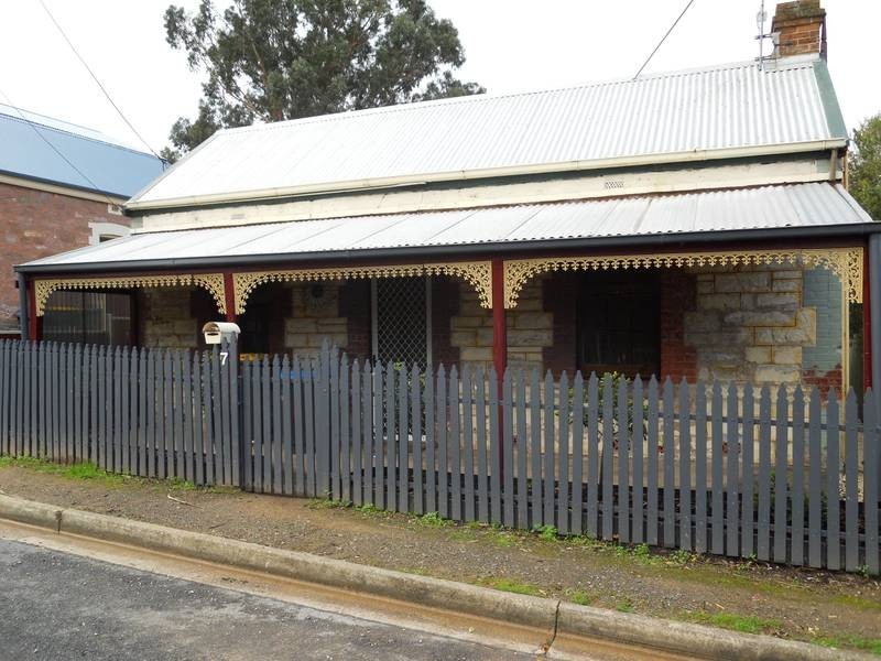 7 McLaren Street, Mount Barker SA 5251