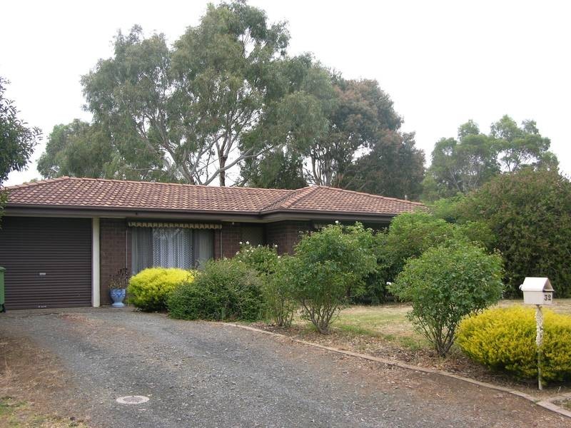 32 Lewis Avenue, Mount Barker SA 5251