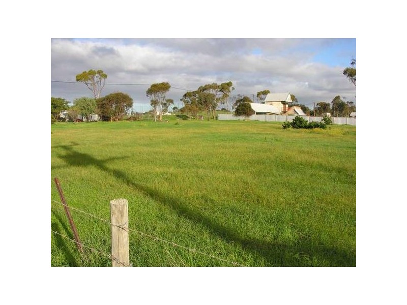 . Cnr Cemetery Rd & Hallett Rd, Callington SA 5254