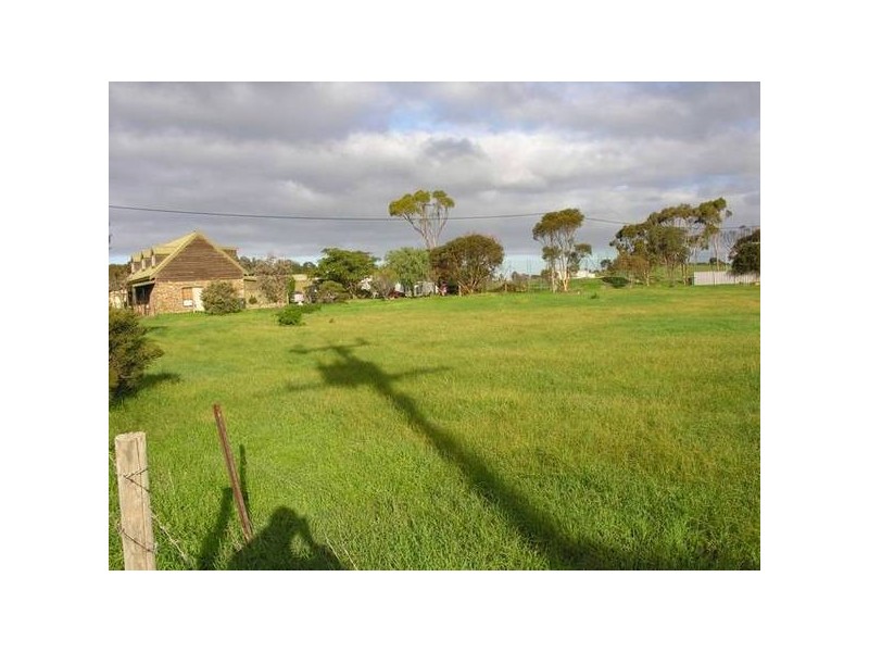 . Cnr Cemetery Rd & Hallett Rd, Callington SA 5254