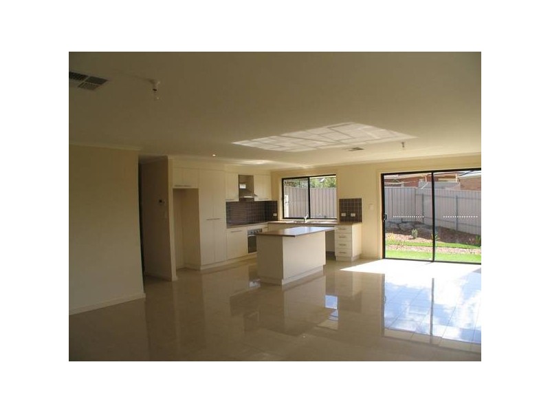 4 Lindsay Close, Mount Barker SA 5251