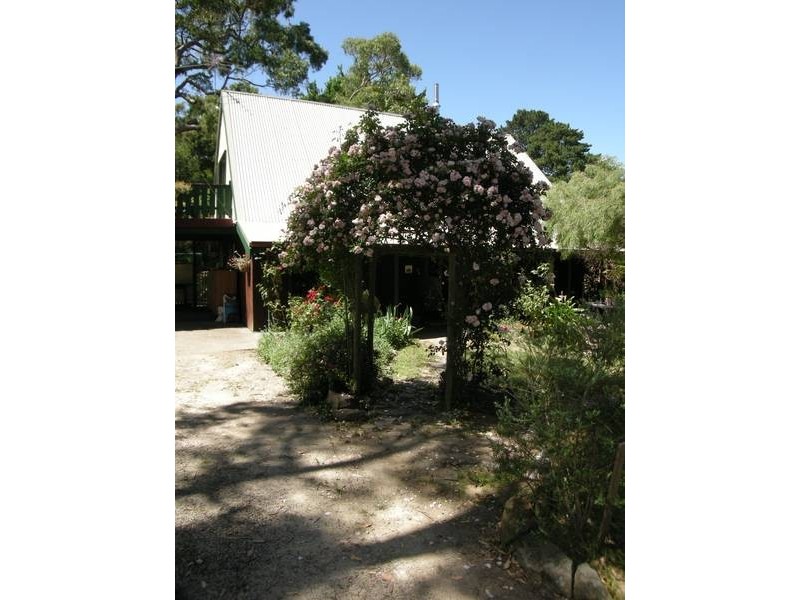 8 First Avenue, Bridgewater SA 5155