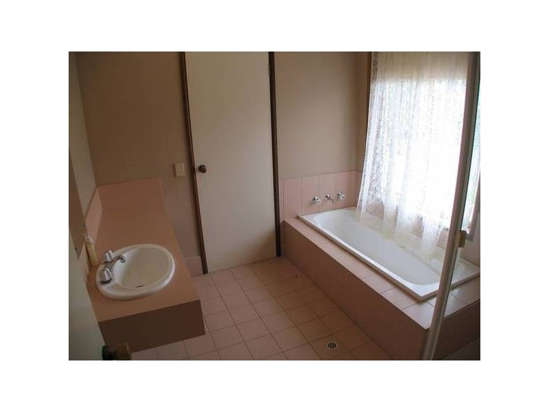 65 Grevillea Way, Woodside SA 5244