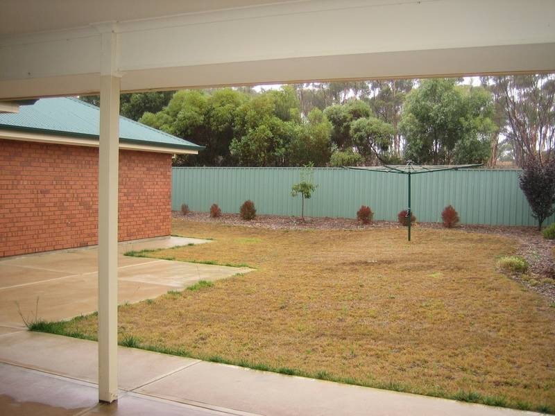 17 Strathmont Drive, Strathalbyn SA 5255