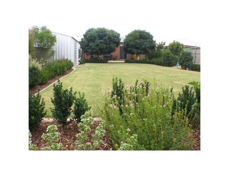 30 Burkett Drive, Strathalbyn SA 5255