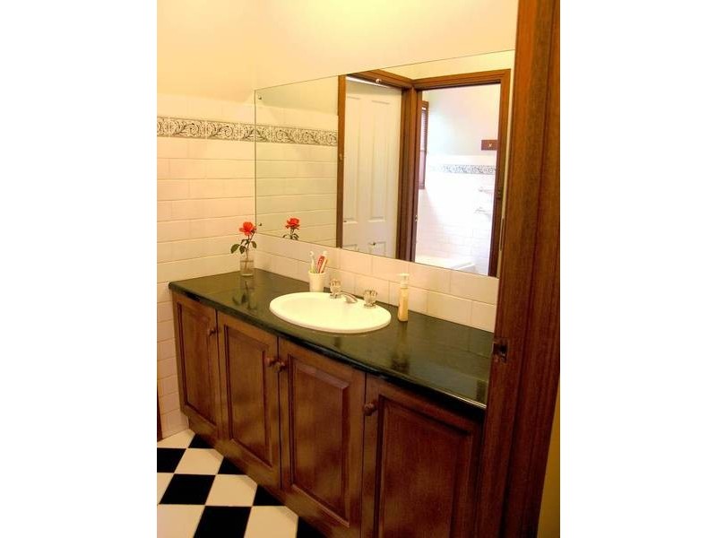 8 Lines Road, Strathalbyn SA 5255