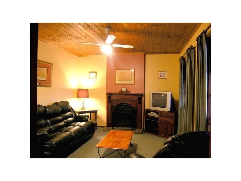 8 Lines Road, Strathalbyn SA 5255