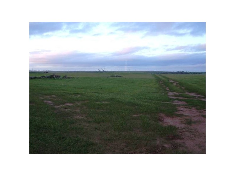 . Oak Grove & Law Road, Rockleigh SA 5254