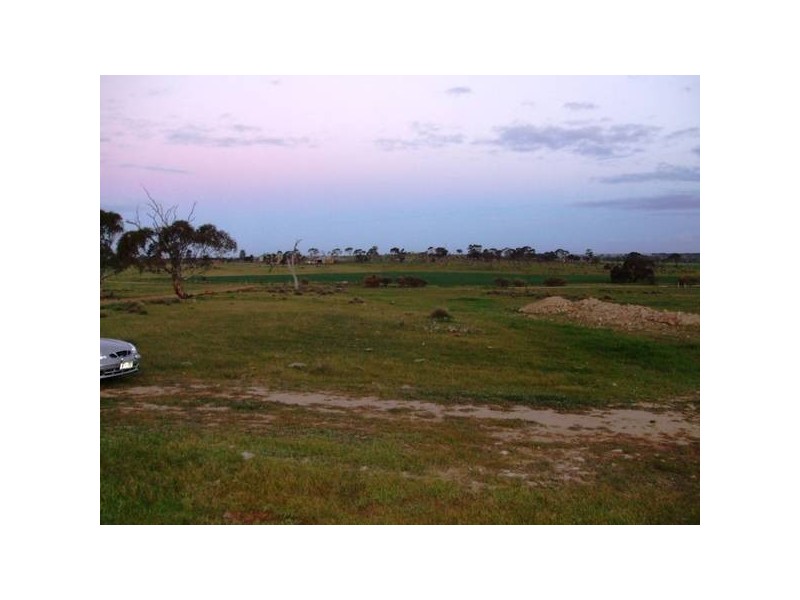 . Oak Grove & Law Road, Rockleigh SA 5254