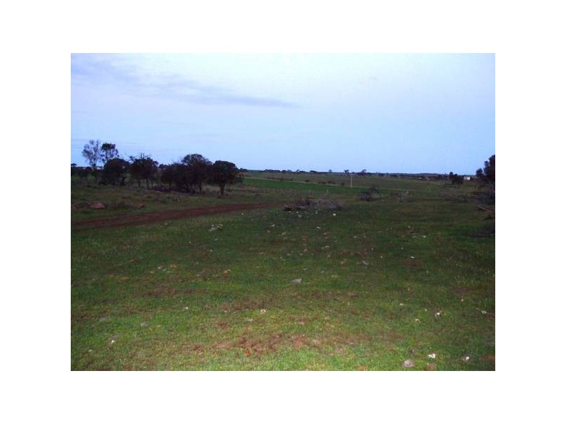 . Oak Grove & Law Road, Rockleigh SA 5254