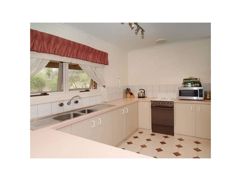 11 Jacaranda Drive, Woodside SA 5244