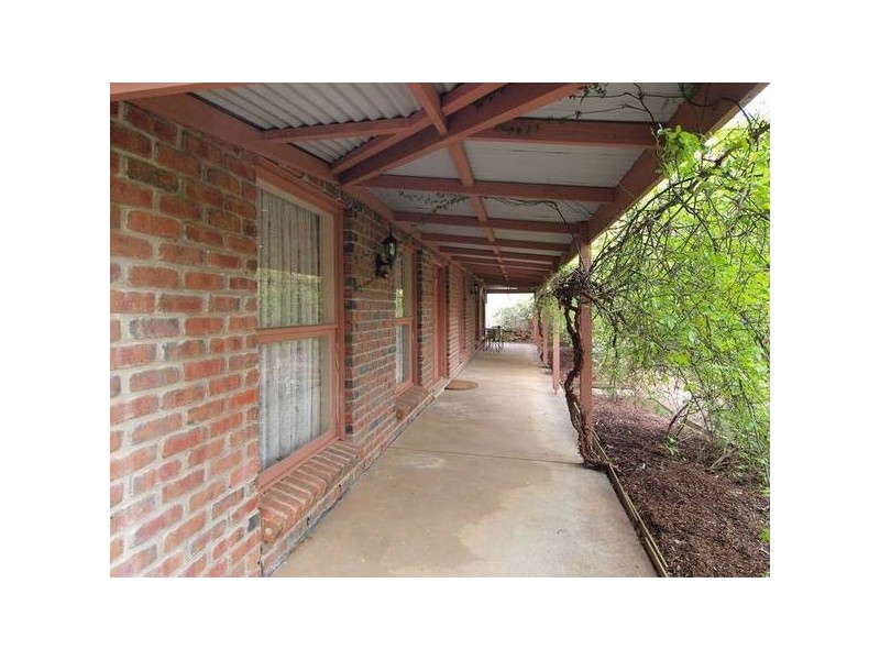 11 Jacaranda Drive, Woodside SA 5244