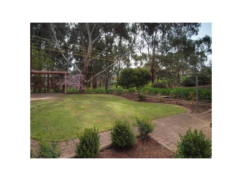 11 Jacaranda Drive, Woodside SA 5244