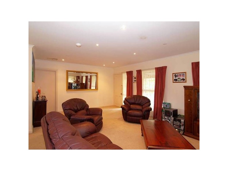 11 Jacaranda Drive, Woodside SA 5244