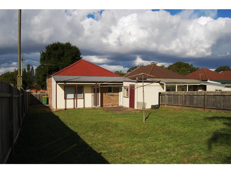 12 Flemington Rd, Homebush West NSW 2140