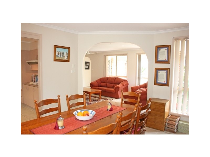 4 Woodside Court, Lake Haven NSW 2263