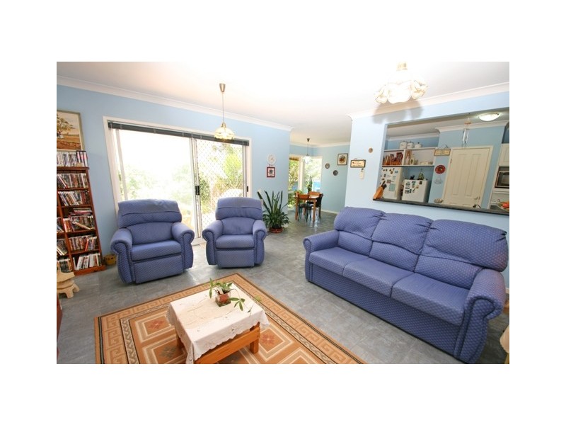 8 Arakoon Road, Woongarrah NSW 2259