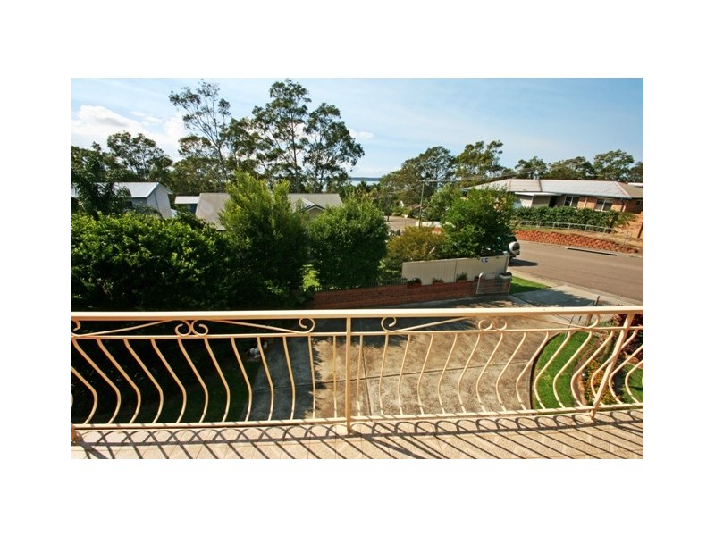 1 Stelling Avenue, Kanwal NSW 2259