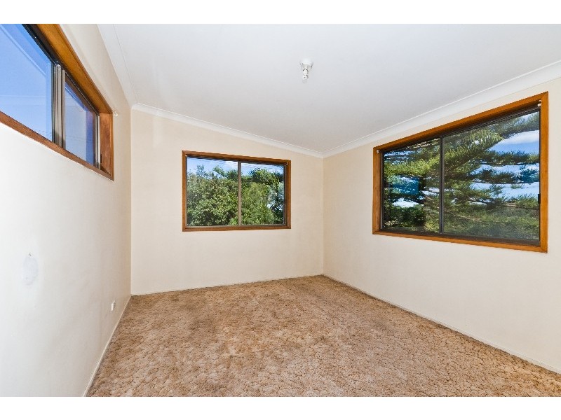 2 Coloma Street, Budgewoi NSW 2262