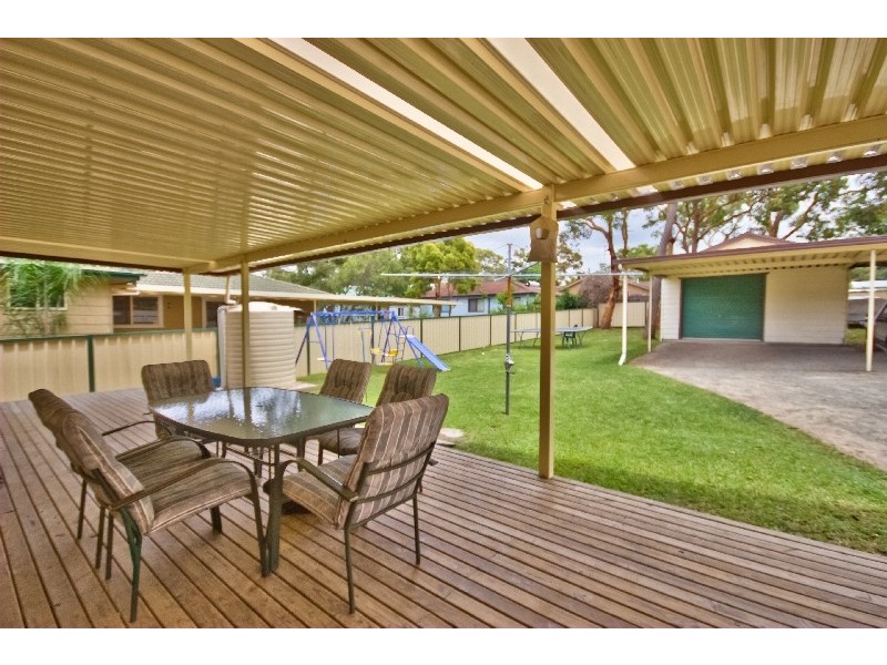 16 Merinda Avenue, Charmhaven NSW 2263