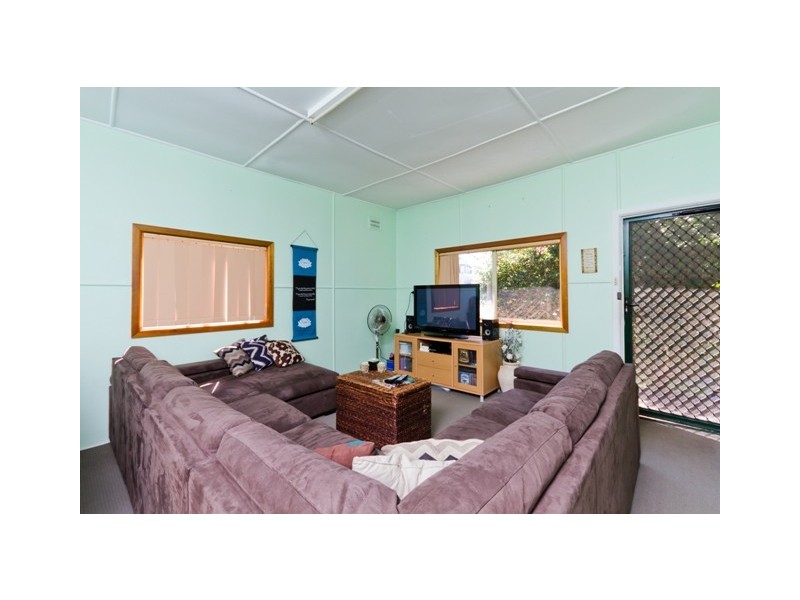 4 Goobarabah Road, Gorokan NSW 2263