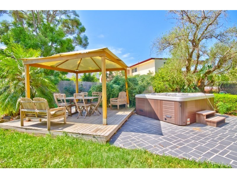 1 Manuka Parade, Gorokan NSW 2263