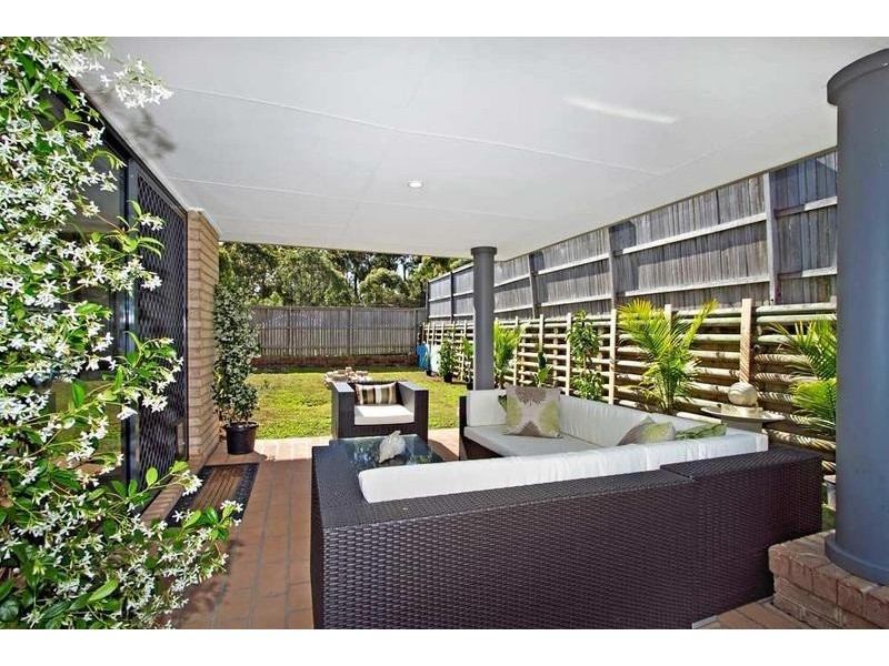 2 Barrington Dr, Woongarrah NSW 2259