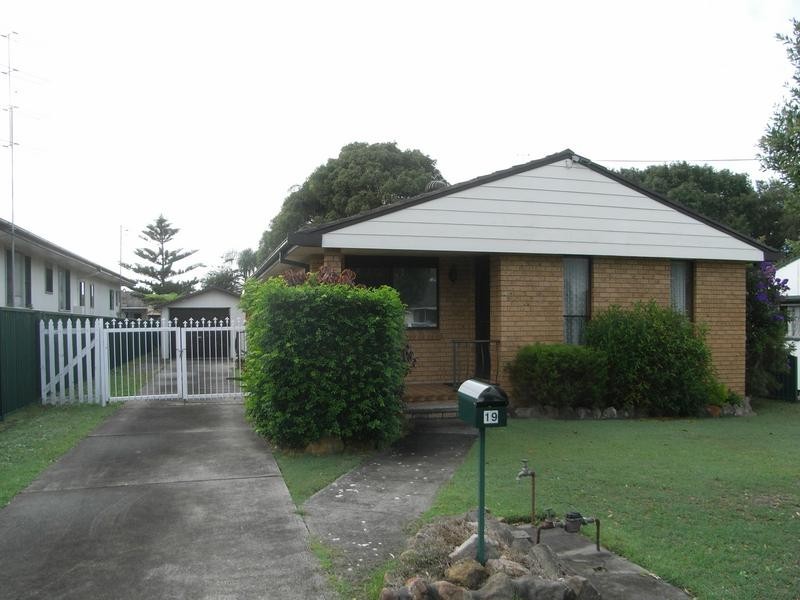 19 Athol St, Toukley NSW 2263