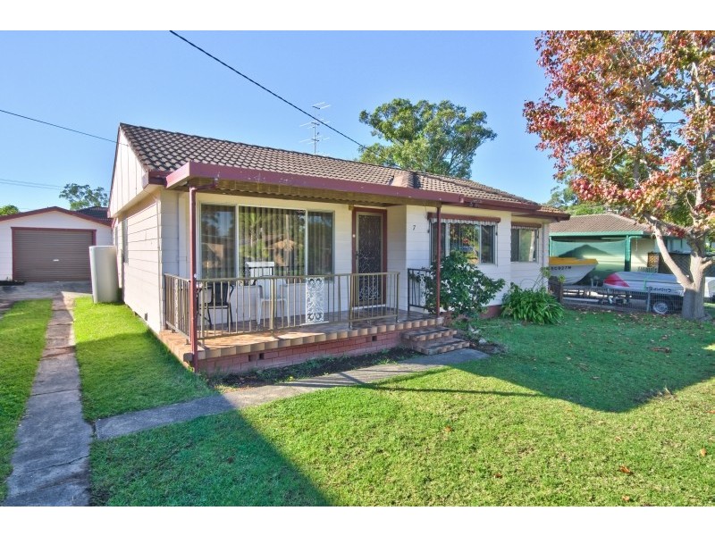 7 Rolfe Avenue, Kanwal NSW 2259