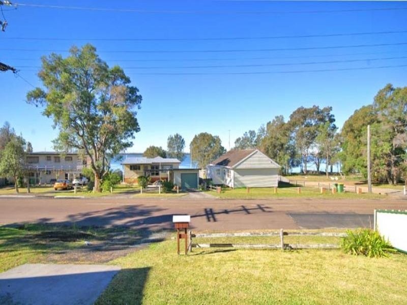 34 Malvina PARADE, Gorokan NSW 2263