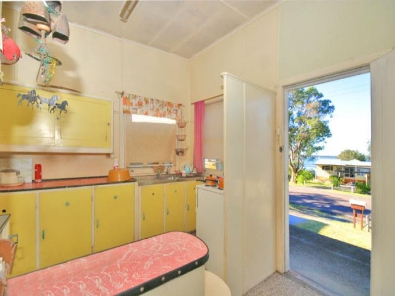 34 Malvina PARADE, Gorokan NSW 2263