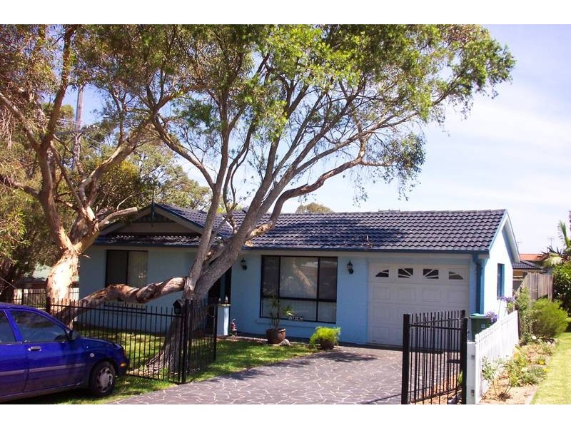 14 Manuka Parade, Gorokan NSW 2263
